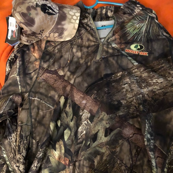 Mossy Oak XXL camo pullover. Free Kryptek hat with purchase.everything must go. - Picture 1 of 1